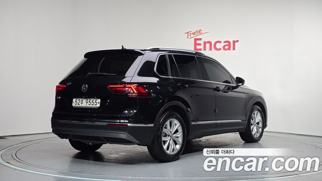 Volkswagen Tiguan 2-го поколения 2.0 TDI Premium - фото 1