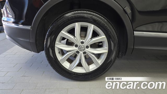 Volkswagen Tiguan 2-го поколения 2.0 TDI Premium - фото 4