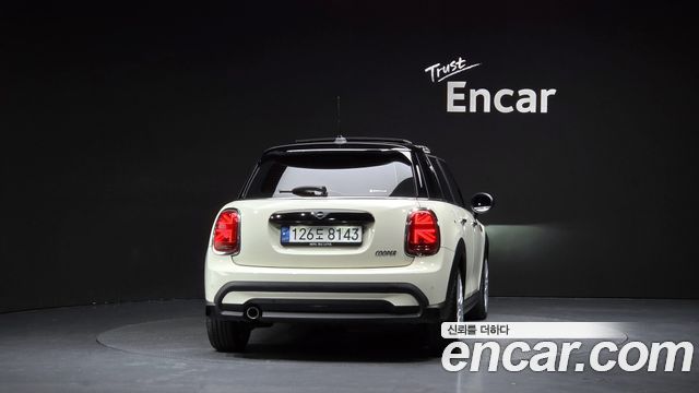 Mini Cooper 5-Door Classic Plus 3rd - фото 2