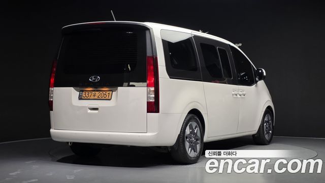 Hyundai Staria 4WD Tourer 9-Seater Modern - фото 1