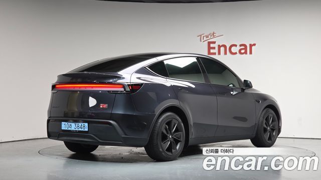 Tesla Model Y RWD - фото 0