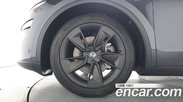 Tesla Model Y RWD - фото 3