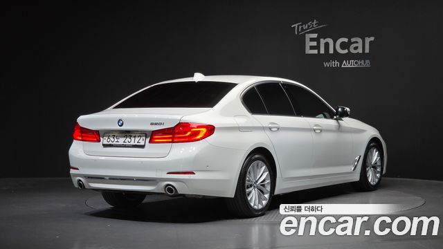 BMW 5 Series G30 520i Luxury - фото 1
