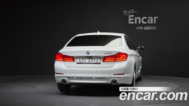 BMW 5 Series G30 520i Luxury - фото 3