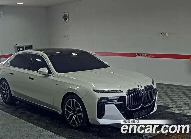 BMW 7 Series G70 740i xDrive M Sport - фото 1