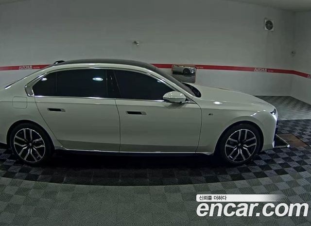 BMW 7 Series G70 740i xDrive M Sport - фото 2