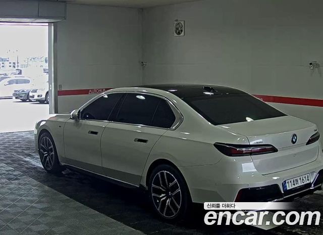 BMW 7 Series G70 740i xDrive M Sport - фото 4