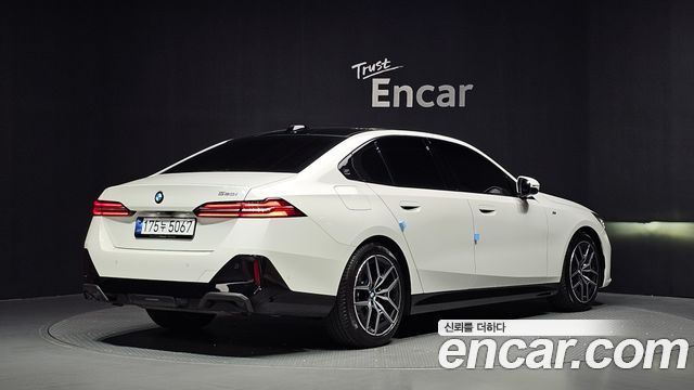 BMW 5 Series G60 520i M Sport - фото 1