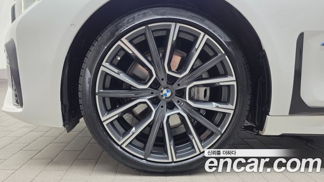 BMW 7 Series G11 740Li xDrive M Sport Package - фото 3