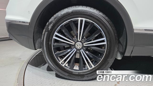 Volkswagen Tiguan 2-го поколения 2.0 TDI Prestige - фото 4