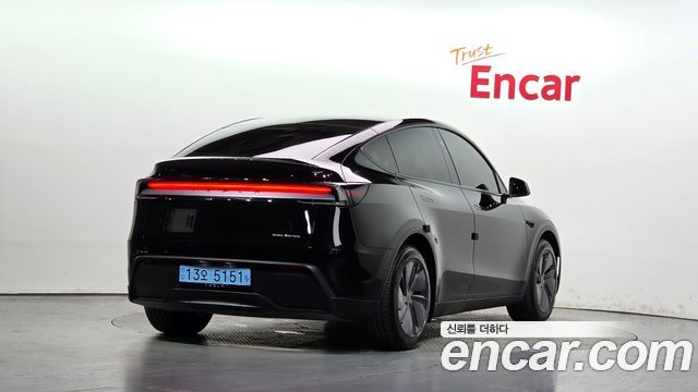 Tesla Model Y Long Range AWD - фото 1