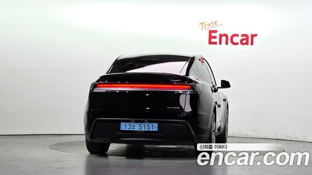 Tesla Model Y Long Range AWD - фото 3
