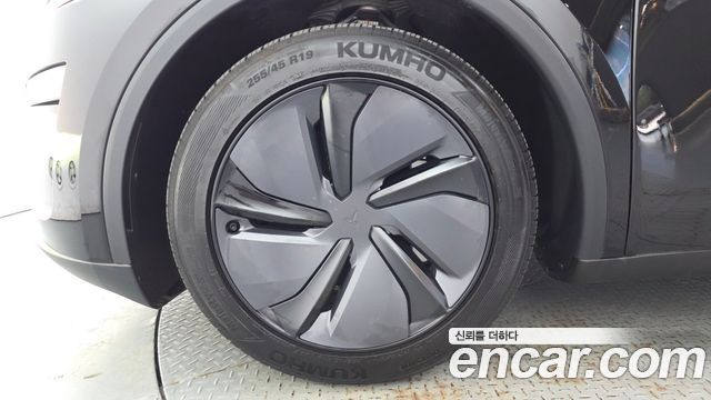 Tesla Model Y Long Range AWD - фото 4