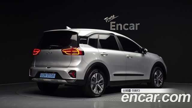 Kia Niro Plus Air - фото 1