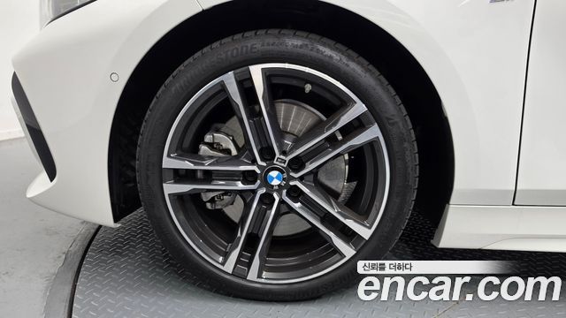 BMW 1 Series F40 120i M Sports - фото 4