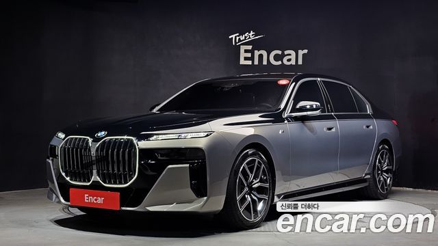 BMW 7 Series G70 740d xDrive M Sport - фото 0
