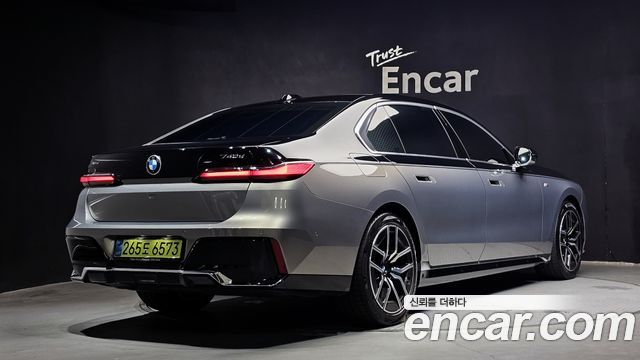 BMW 7 Series G70 740d xDrive M Sport - фото 1
