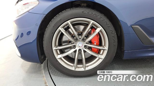 BMW 5 Series G30 520d M Sport Package Plus - фото 3