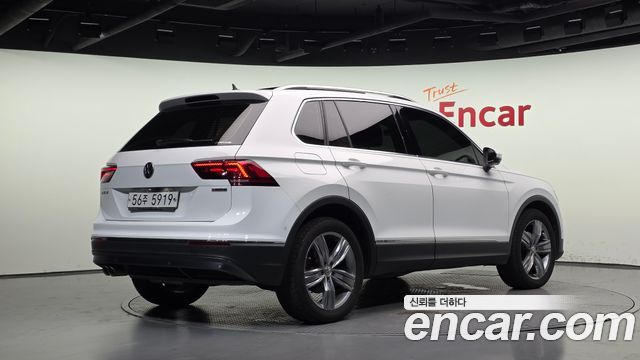 Volkswagen Tiguan 2-го поколения 2.0 TDI 4Motion Prestige - фото 1