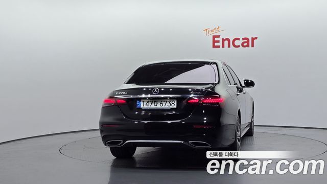 Mercedes-Benz E-Class W213 E220d 4MATIC AMG Line - фото 3