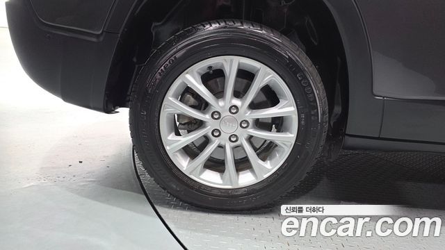Jeep Cherokee KL 2.4 Longitude High AWD - фото 4