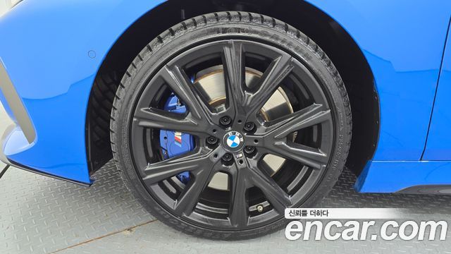 BMW 1 Series F40 M135i xDrive - фото 3