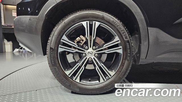 Volvo XC40 B4 Inscription - фото 4