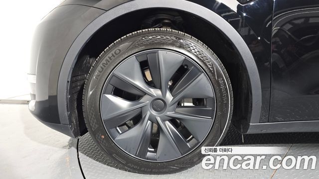 Tesla Model Y Long Range AWD - фото 3