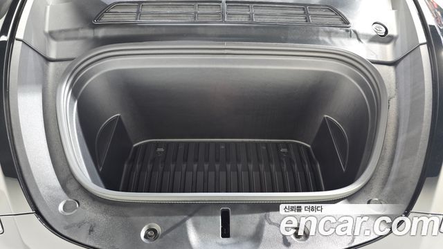 Tesla Model Y Long Range AWD - фото 4
