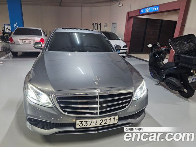 Mercedes-Benz E-Class W213 E300e 4MATIC Exclusive - фото 0