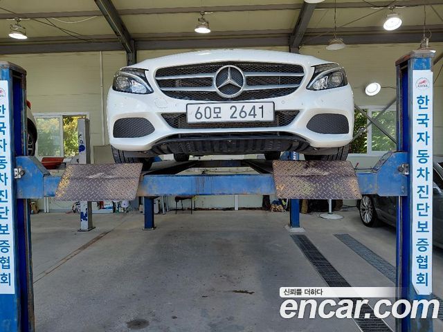 Mercedes-Benz C-Class W205 C200 d - фото 0