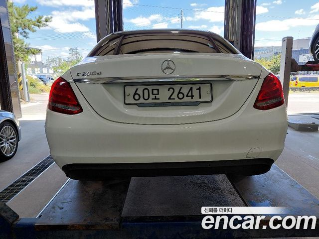 Mercedes-Benz C-Class W205 C200 d - фото 1