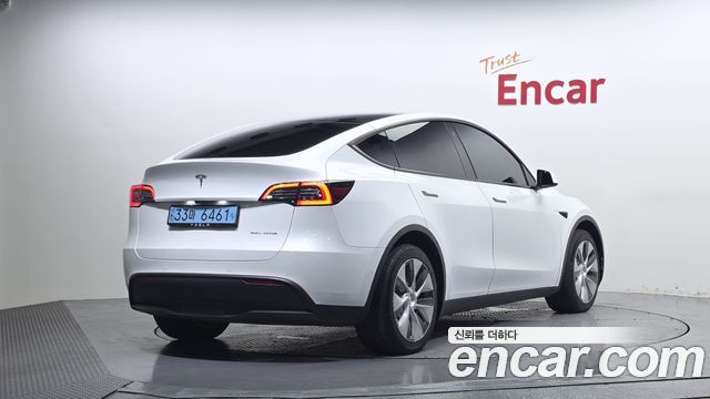 Tesla Model Y Long Range AWD - фото 1