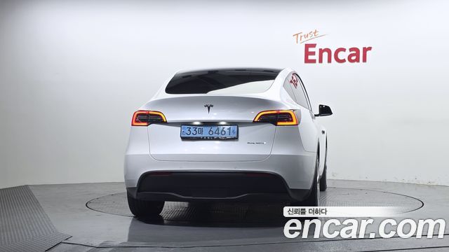 Tesla Model Y Long Range AWD - фото 3