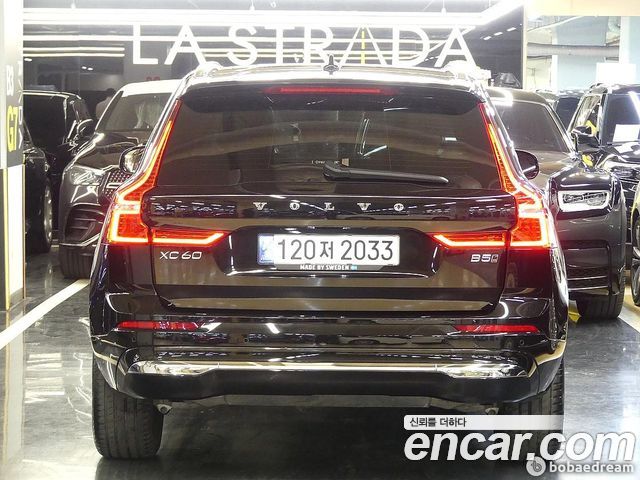 Volvo XC60 2-го поколения B5 Ultimate Bright - фото 1