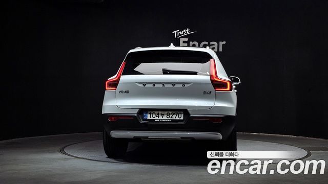 Volvo XC40 B4 Inscription - фото 3