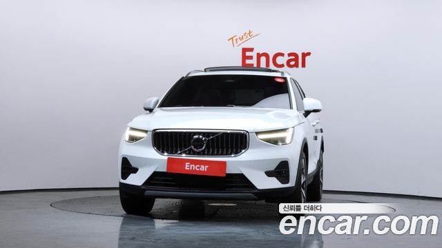 Volvo XC40 B4 Ultimate Bright - фото 2