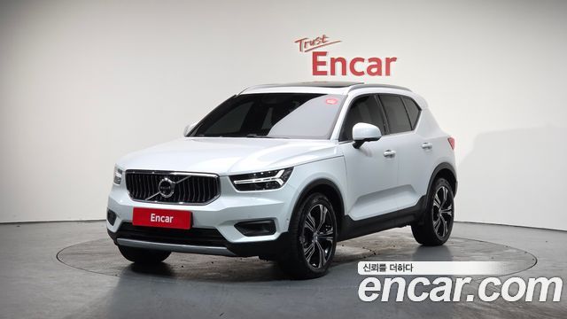 Volvo XC40 B4 Inscription - фото 0