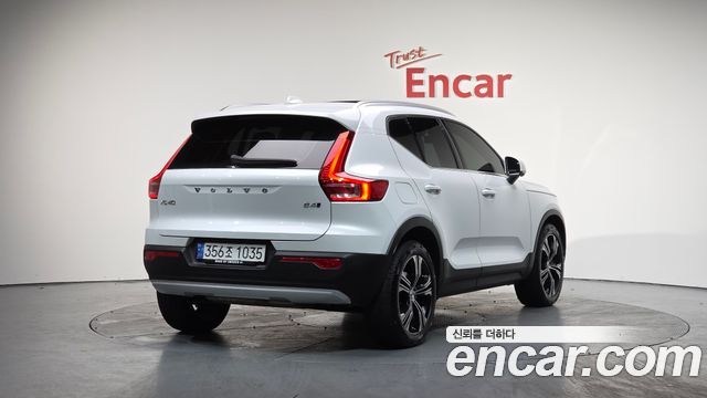 Volvo XC40 B4 Inscription - фото 1