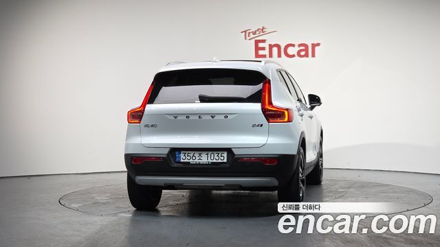Volvo XC40 B4 Inscription - фото 3