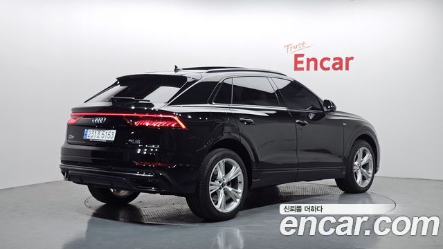 Audi Q8 45 TDI Quattro Premium - фото 1