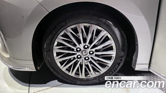 Lexus LM 2-го поколения 500h Royal - фото 4