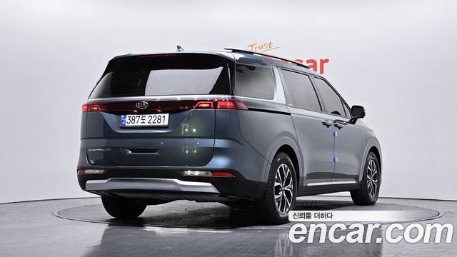 Kia Carnival 4-го поколения 9-Seater Signature - фото 1