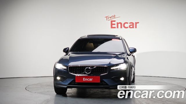Volvo V60 Cross Country 2-го поколения B5 Pro AWD - фото 2