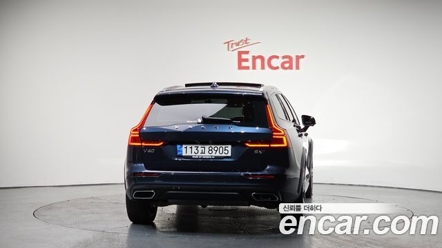 Volvo V60 Cross Country 2-го поколения B5 Pro AWD - фото 3