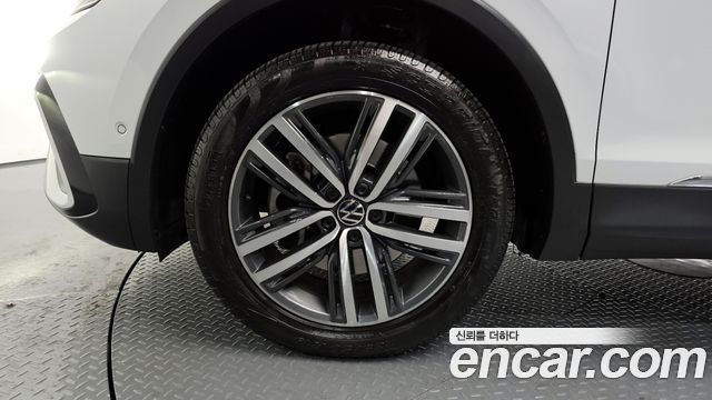 Volkswagen Tiguan Allspace 2.0 TSI Prestige - фото 4