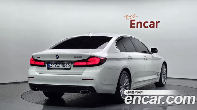BMW 5 Series G30 530i xDrive Luxury - фото 1