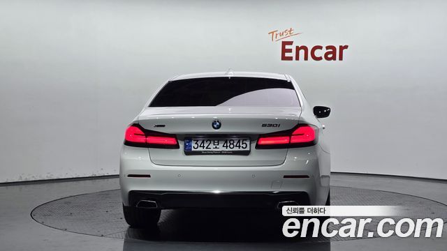 BMW 5 Series G30 530i xDrive Luxury - фото 3