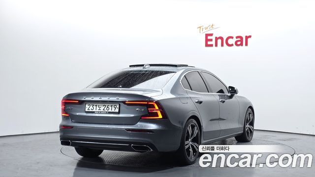 Volvo S60 3-го поколения T5 Inscroption - фото 1