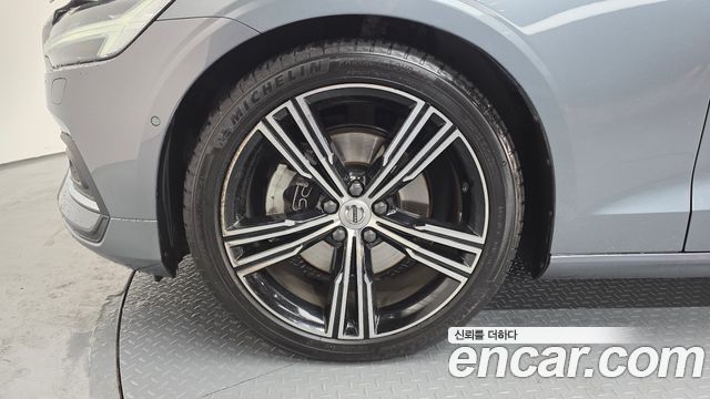 Volvo S60 3-го поколения T5 Inscroption - фото 4